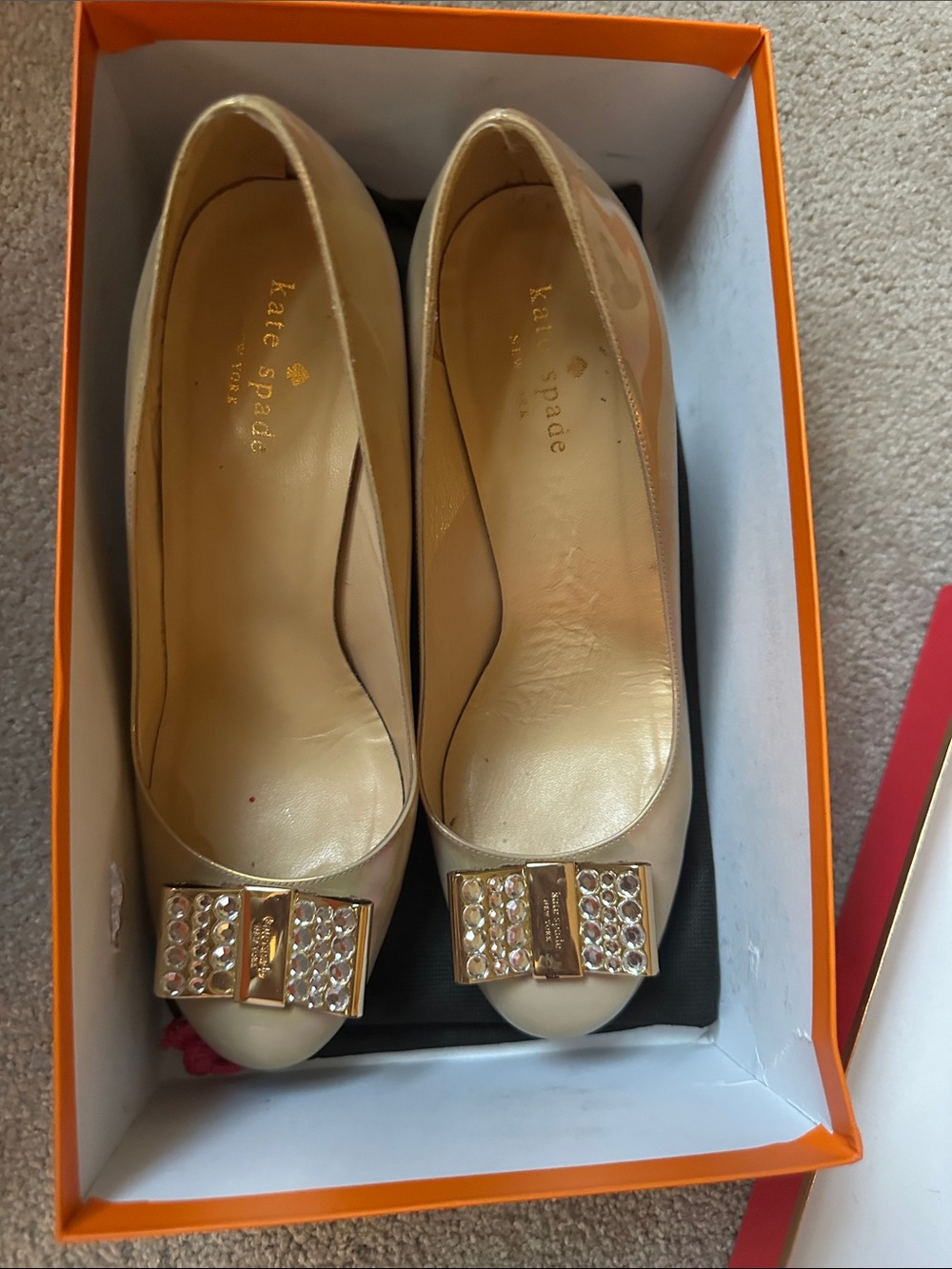 Kate Spade Cream & Gold Patent Heel with Crystal Bow Accent 8.5